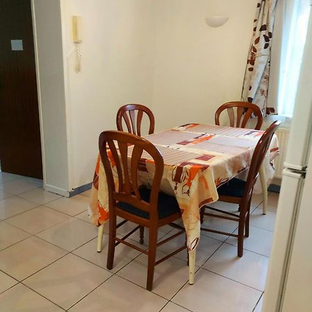 Belle Chambre Dans Un Quartier Calme Anderlecht Exterior photo